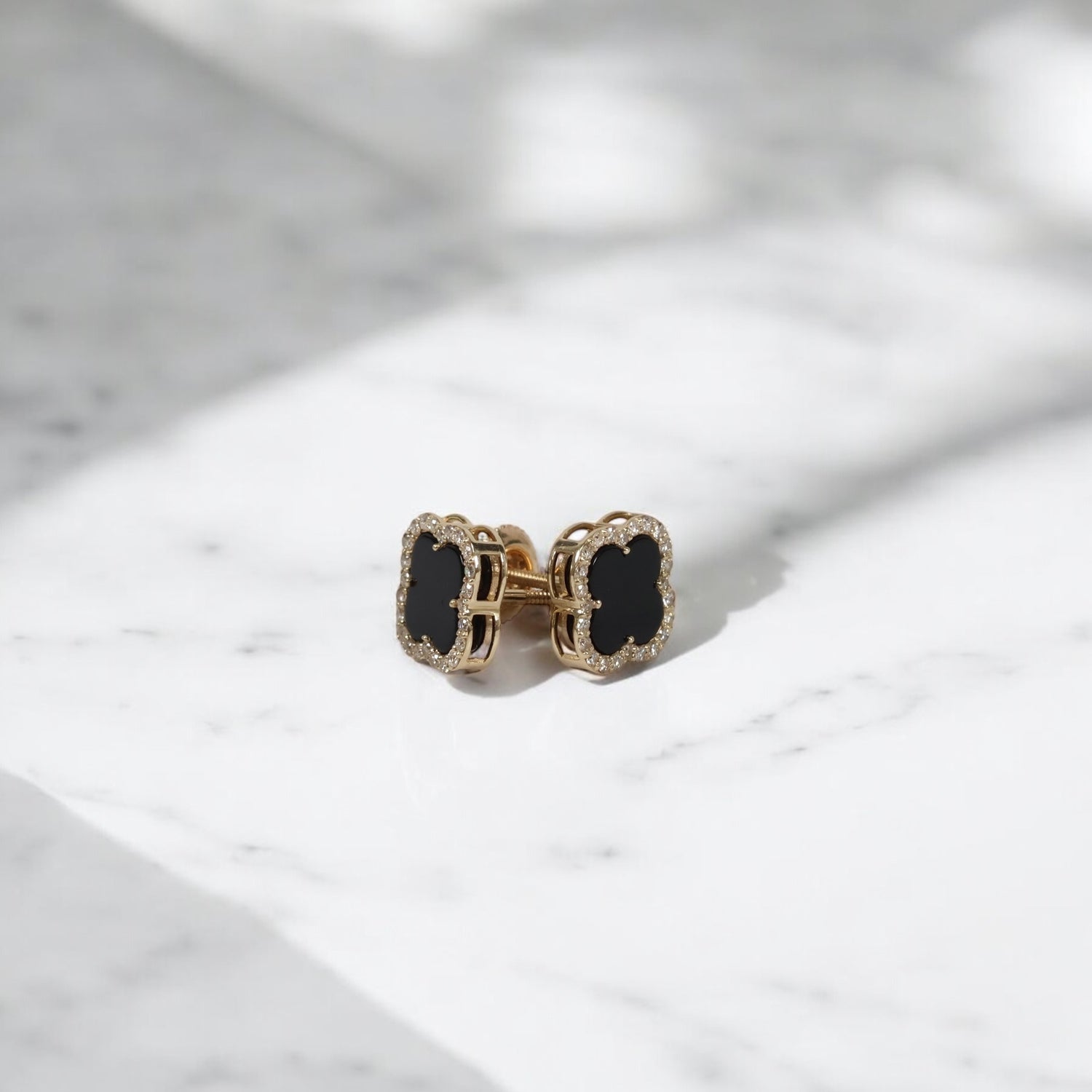14K YG Black Clover Stud Earrings / 1.8gr / 10mm / 0.47Ct Dia