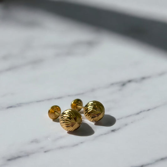 18K Yellow Gold Diamond Cut Ball Stud Earrings / 1.25gr / 8mm