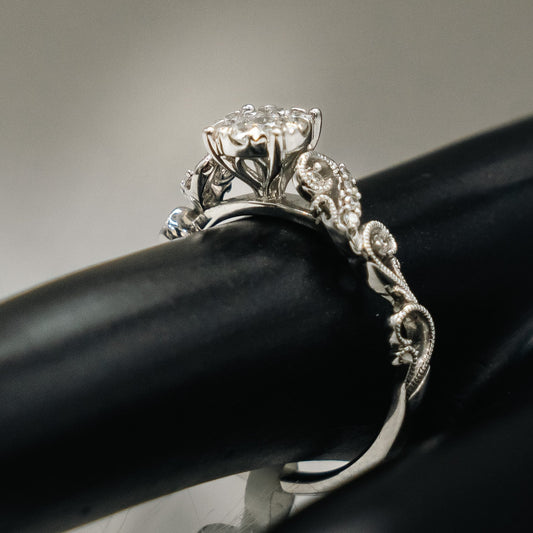 Luxury Engagement Ring 14K White Gold With Diamonds / 3.2gr / Size 6.5