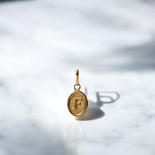 18K Yellow Gold Letter F Pendant / 0.48gr