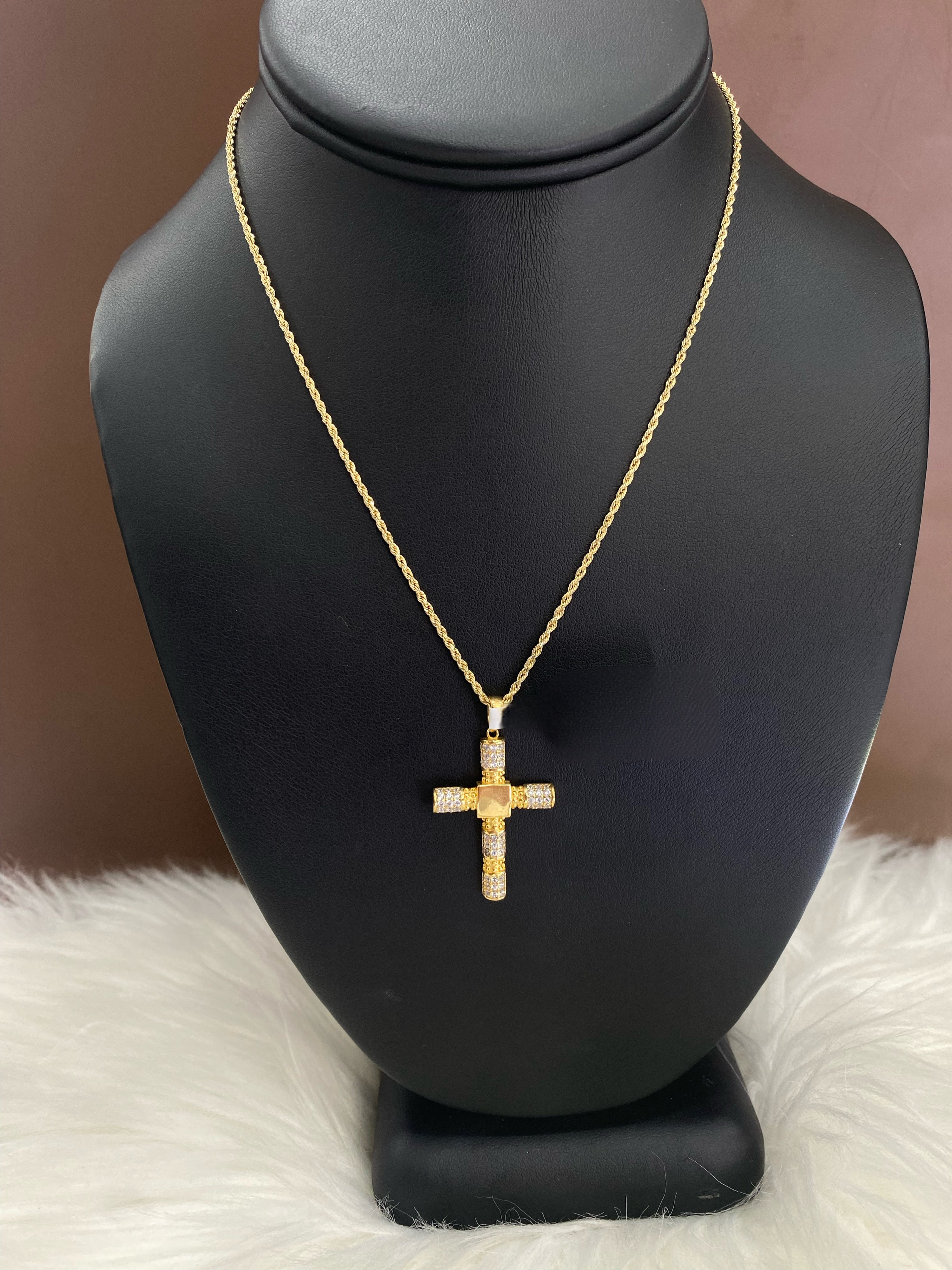 10K Yellow Gold Cross Pendant With Zircons / 2.7gr