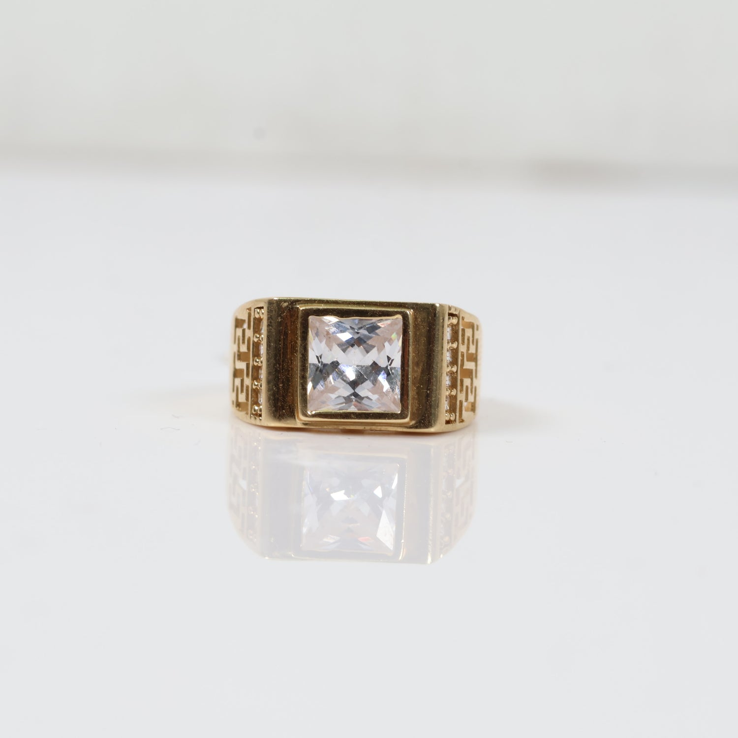 14K Yellow Gold Luxury Ring With Zircons / 3.3gr / Size 5