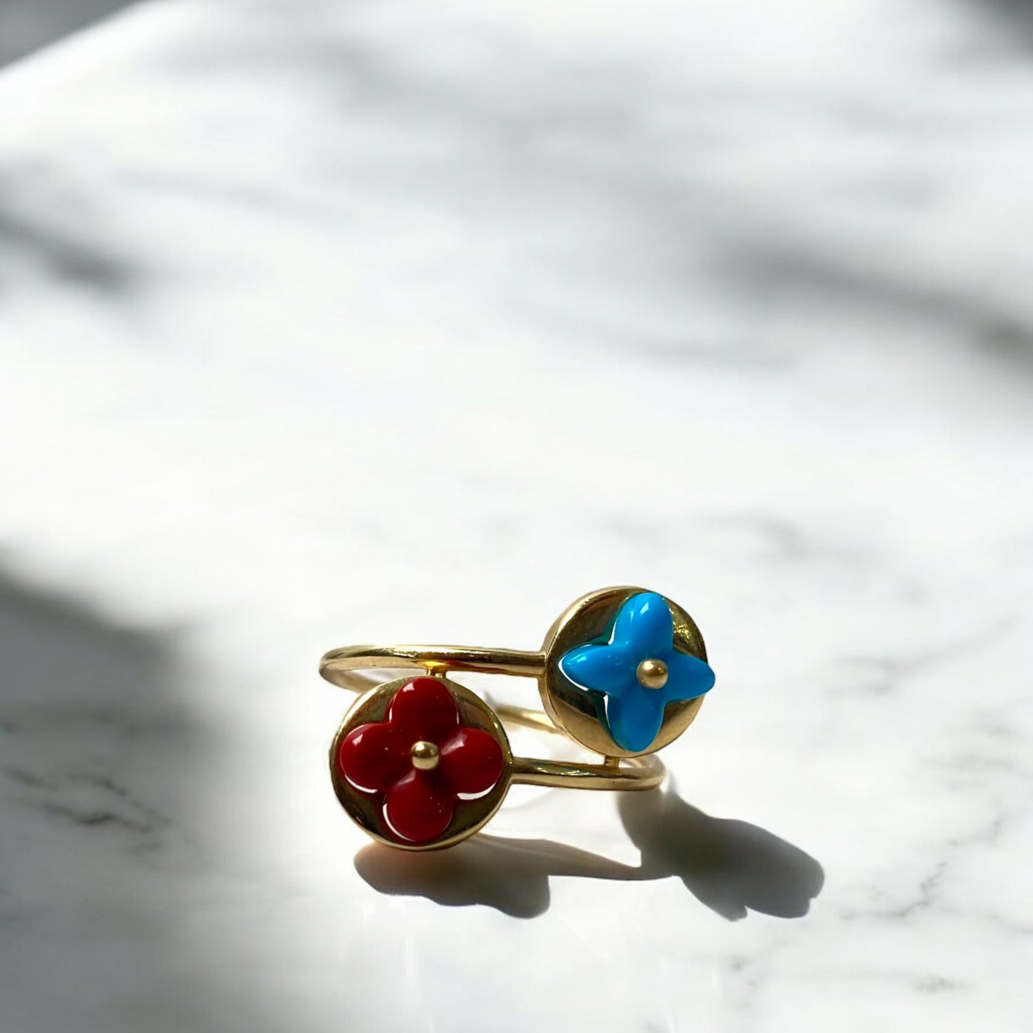 14K Yellow Gold Flower Red/Blue Ring / 2.4gr / Size 7.5