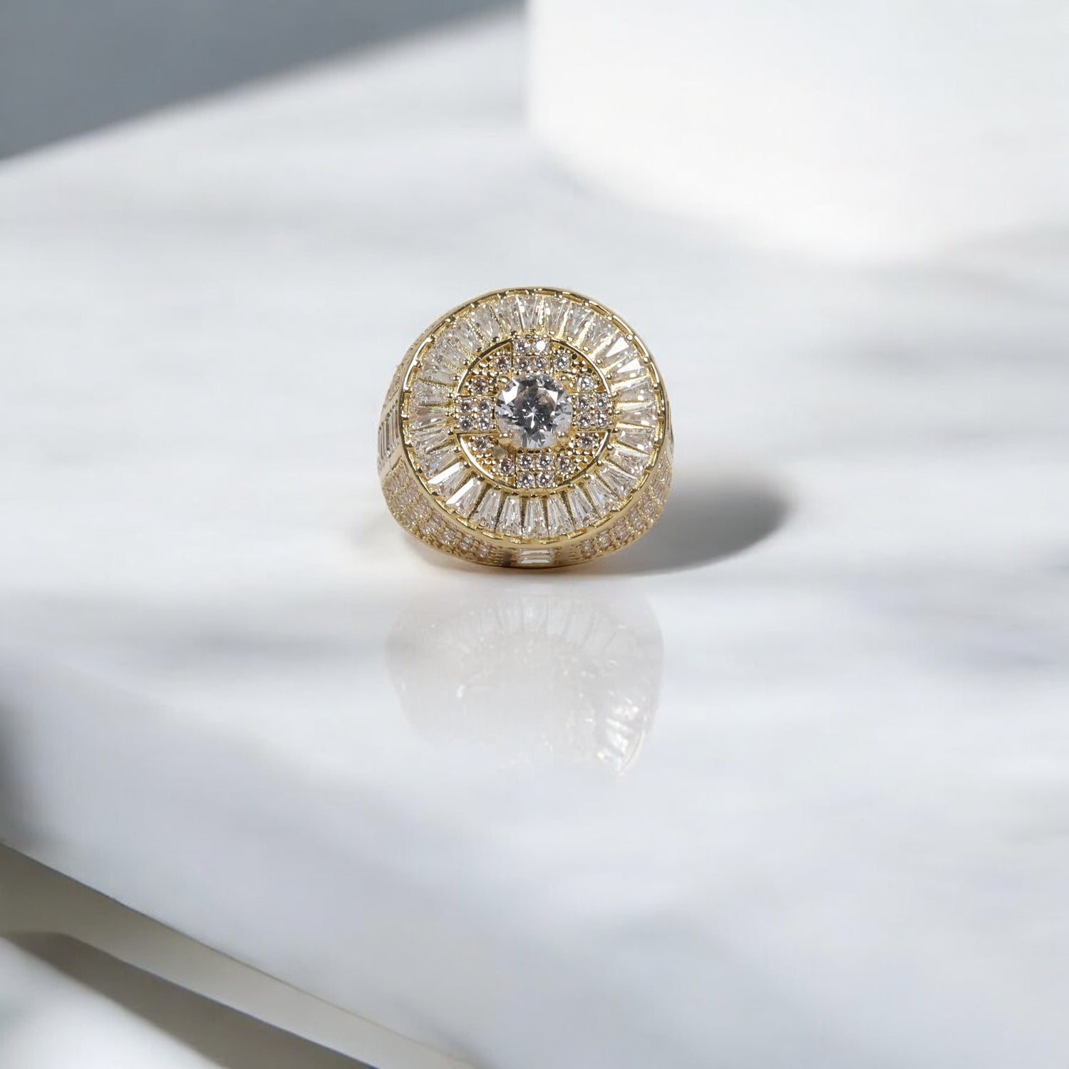 10K YG Luxury Round Rings / 9.55gr / Sz 9.5 / White Zircons