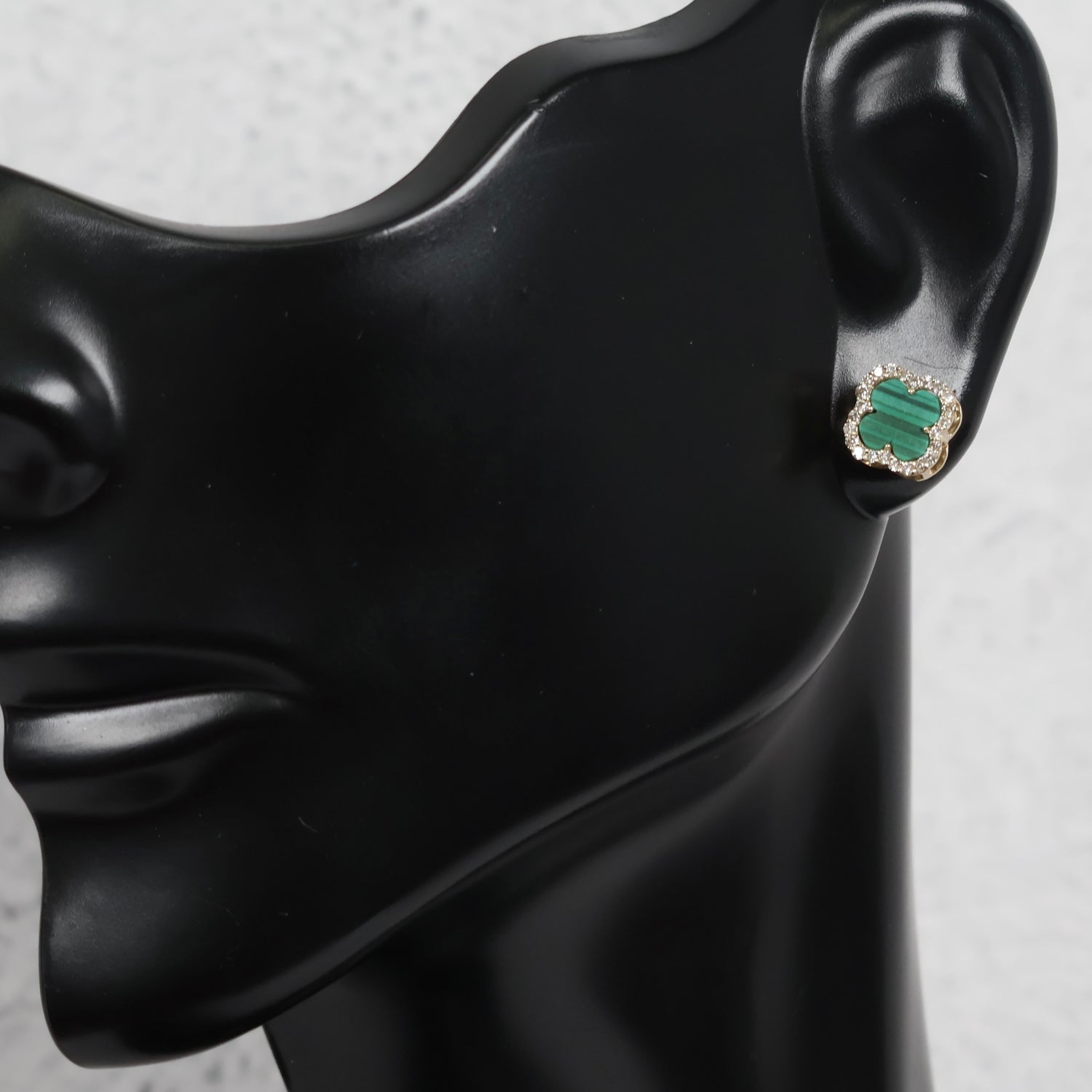 14K YG Green Clover Stud Earrings / 1.36gr / 8mm / 0.18Ct Dia
