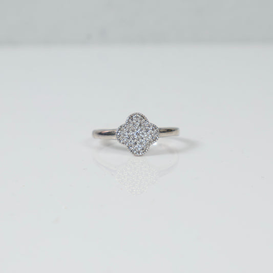 14K White Gold Diamond Clover Ring 0.16Ct Dia / 2.44gr / Size 6 3/4