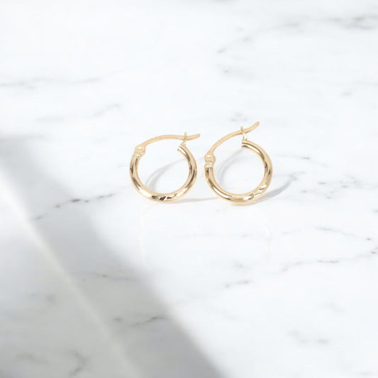 10K YG Luxury Hoop Earrings / 1gr / 0.6in /