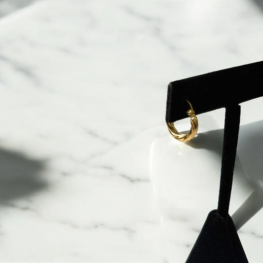 18K Yellow Gold Carly Hoop Earrings / 1.74gr / 0.7in