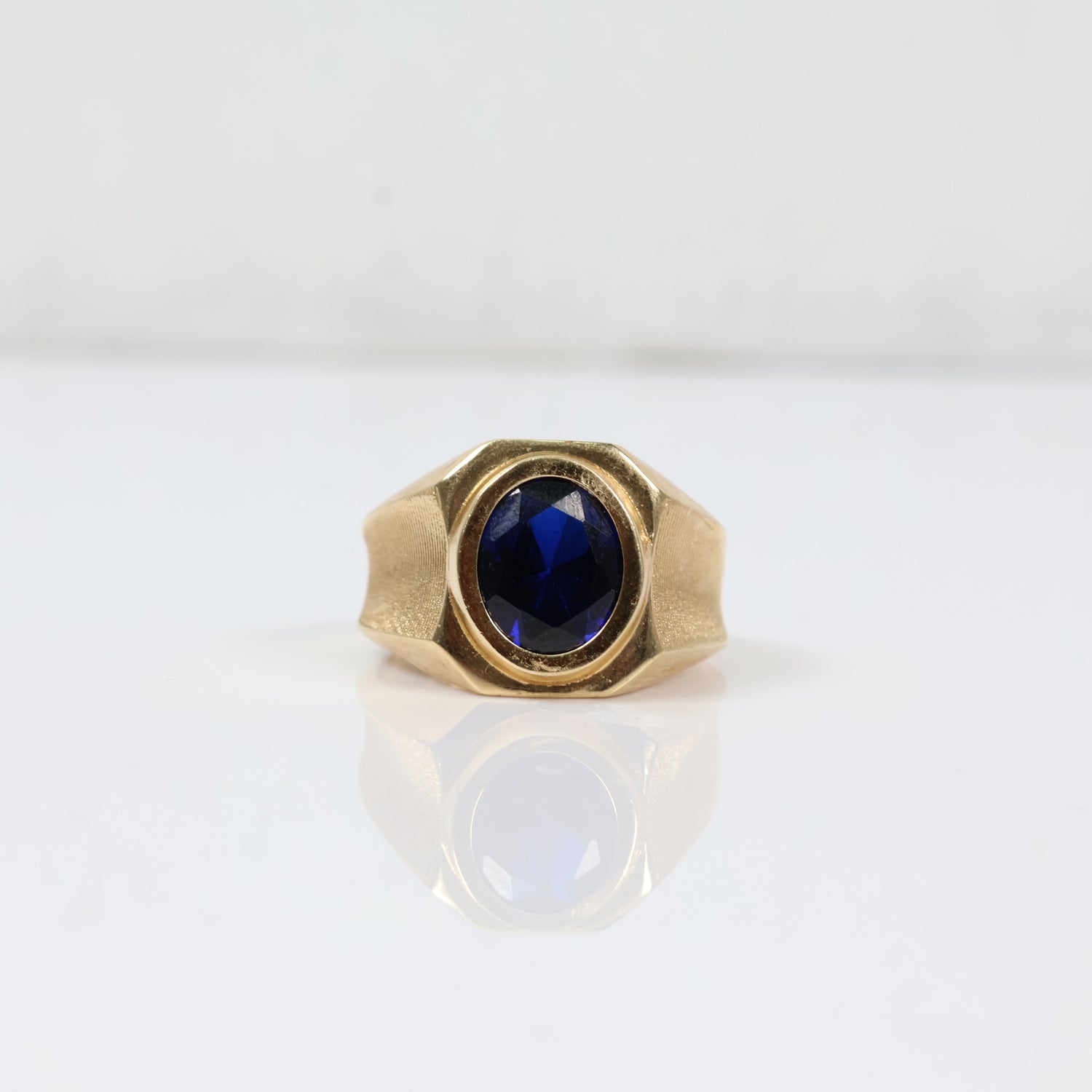 14K Yellow Gold Luxury Ring With Blue Zircon / 7.1gr / Size 10