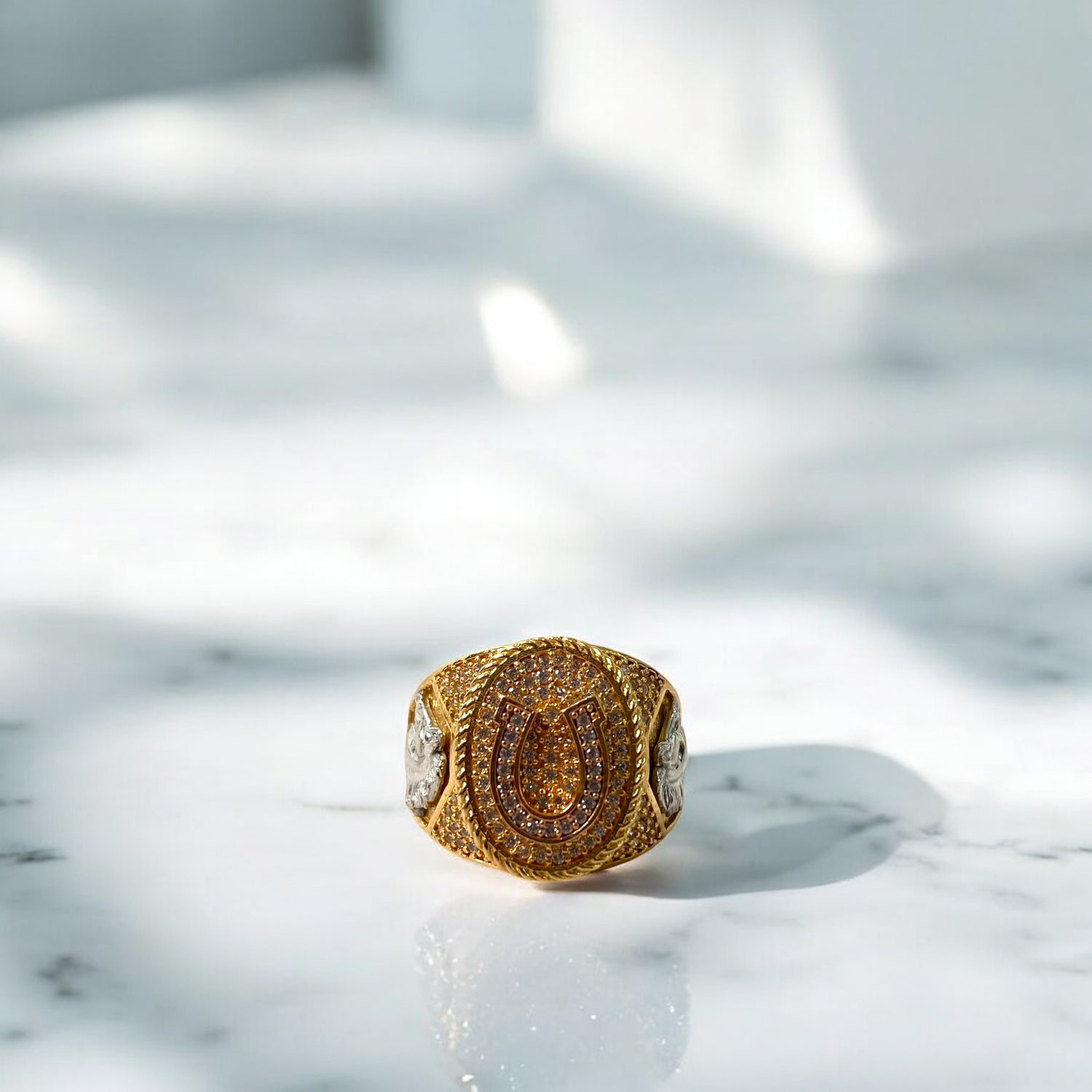18K Three Colour Gold Horseshoe Ring With Zircons / 13.1gr / Size 10