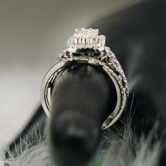 Luxury Diamonds Engagement Ring 14K White Gold / 5.5gr / Size 7