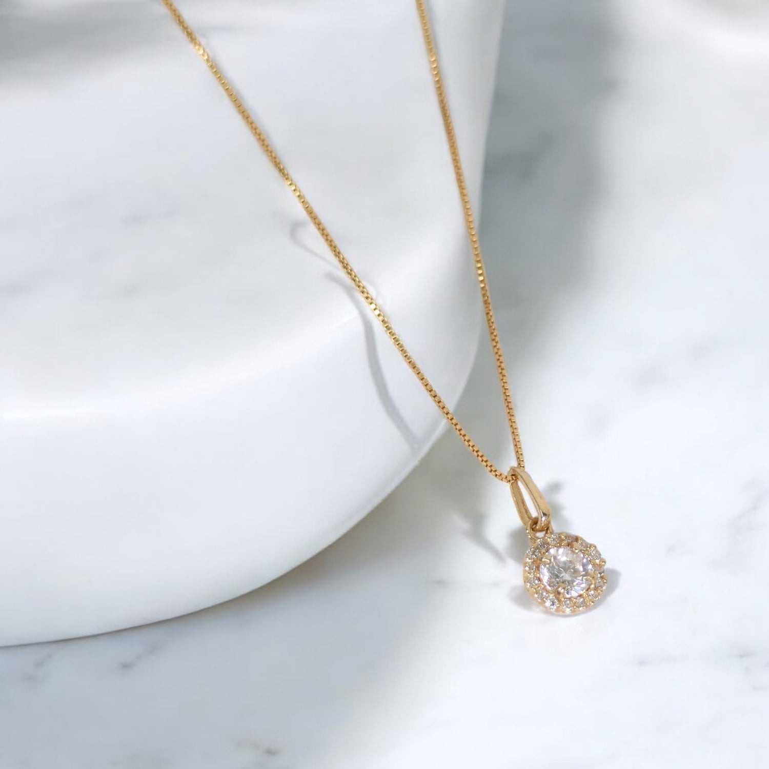 18K YG Luxury Circle Set Jewelry / 1.1gr / 0.5mm / 16in / White Zircons
