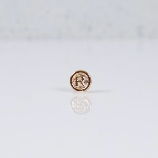 18K YG Letter R Textured Circle Ironwork / 0.2gr / 7mm /