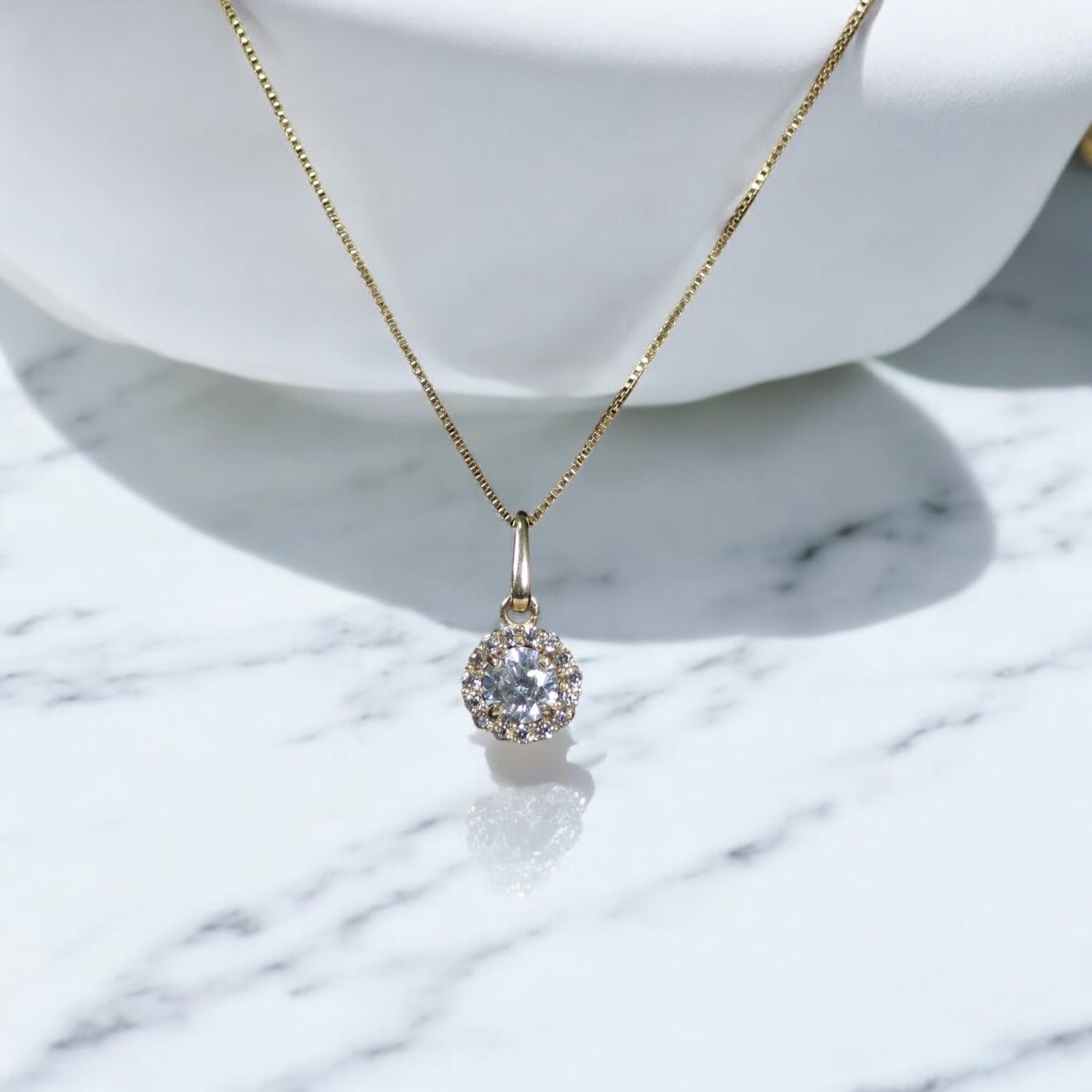 18K YG Luxury Circle Set Jewelry / 1.1gr / 0.5mm / 16in / White Zircons