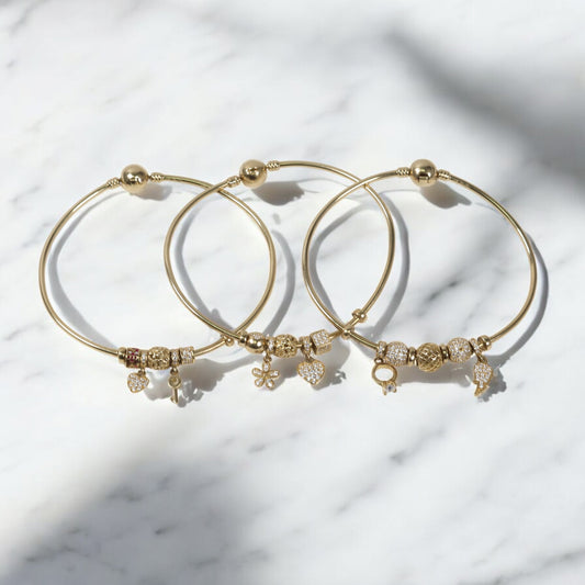 10K Yellow Gold Luxury With Charms Bracelet With Zircons / 19.6gr / Size 16