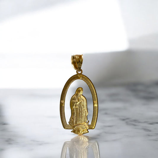 10K Yellow Gold Virgen Maria Pendant / 3.9gr