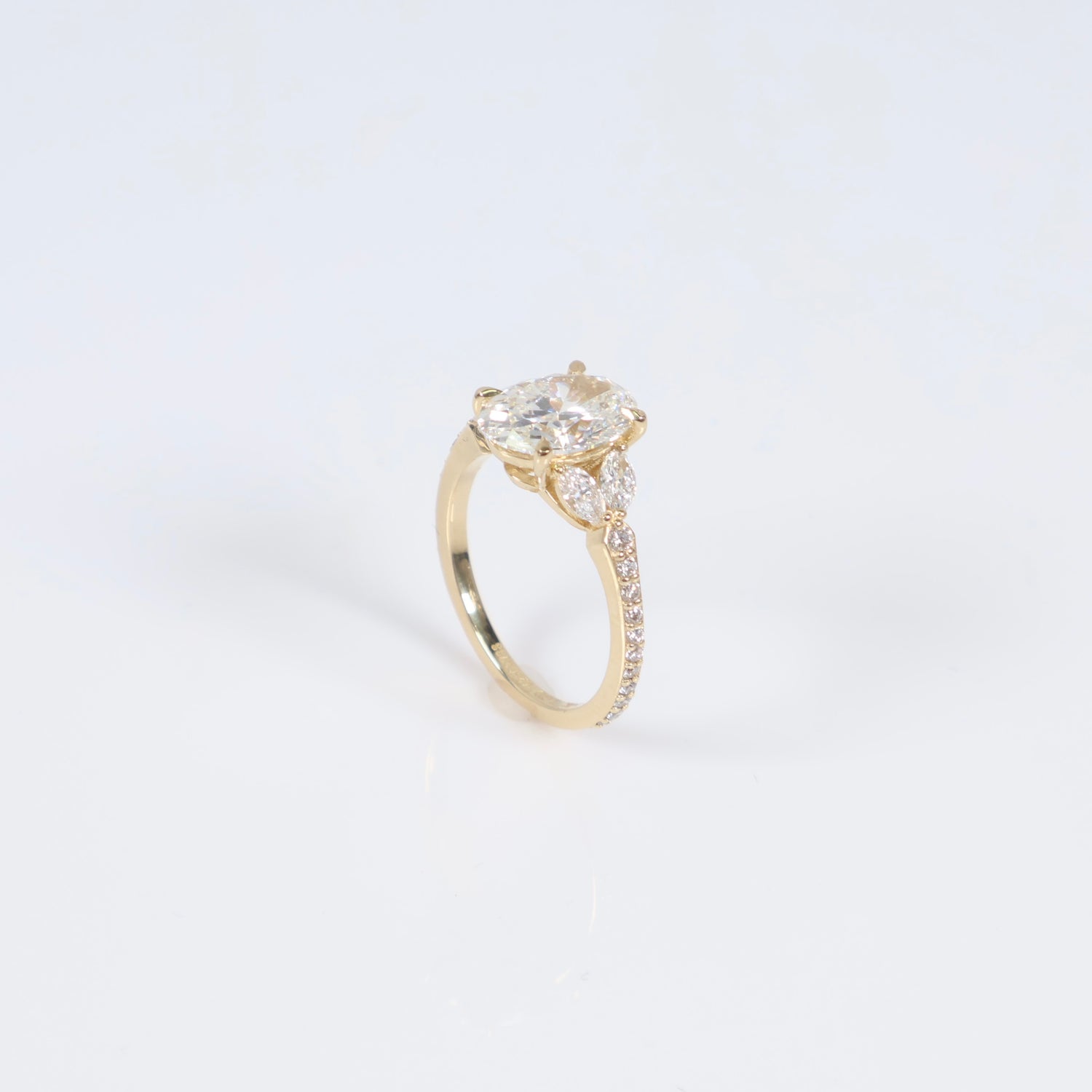 14K YG Lab Diamond Oval Cut Brilliant With Certificate Engagement Ring / 3.35gr / Sz 6 3/4 / 2.53Ct Lab / F / VS1
