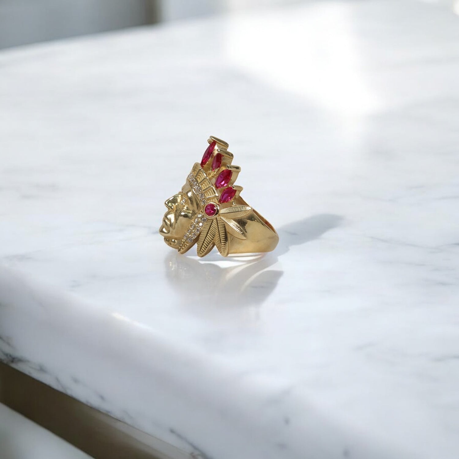 14K YG Indio Rings / 5.65gr / Sz 8 / White/Fucshia Zircons