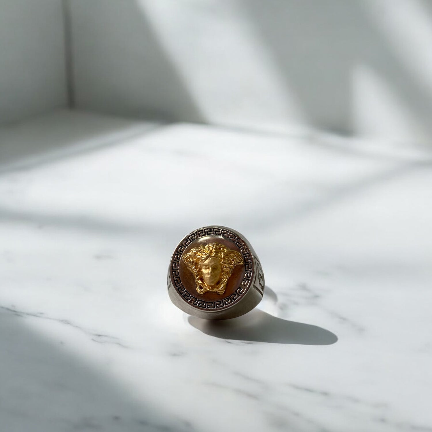 18K White-Yellow Gold Medusa Round Ring / 9.4gr / Size 9 1/2