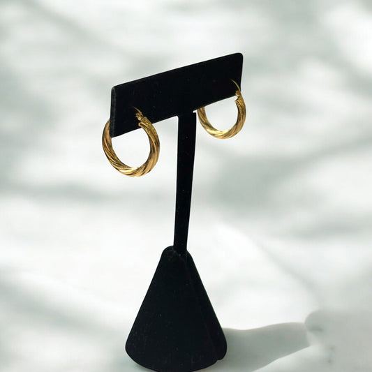 18K Yellow Gold Carly Hoop Earrings / 1.74gr / 0.7in