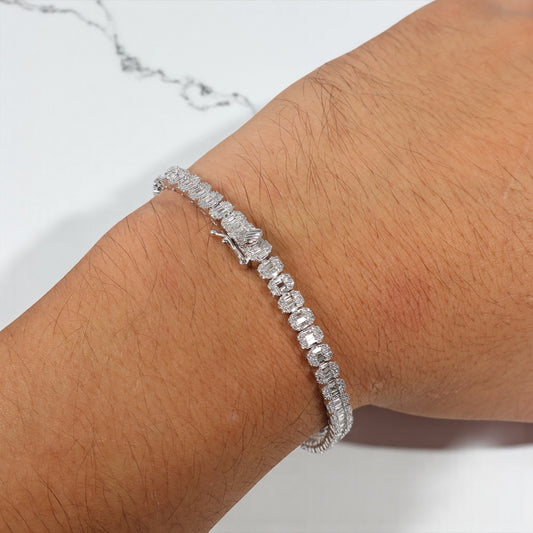 10K WG Diamond Baguette Square Bracelet / 11.33gr / 5mm / 8in / D-2.50Ct