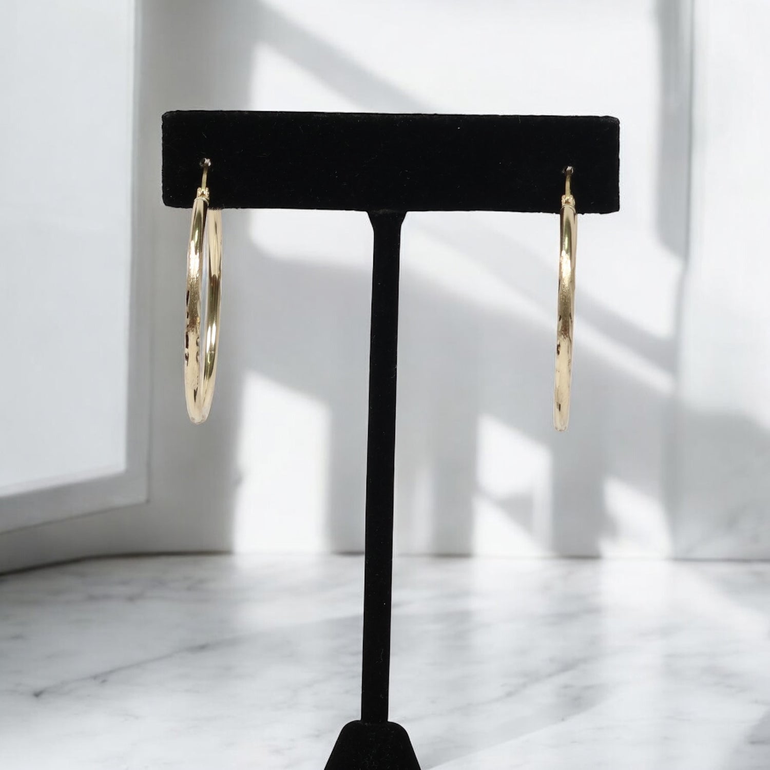 14K YG Luxury Hoop Earrings / 2.66gr / 1.5in /