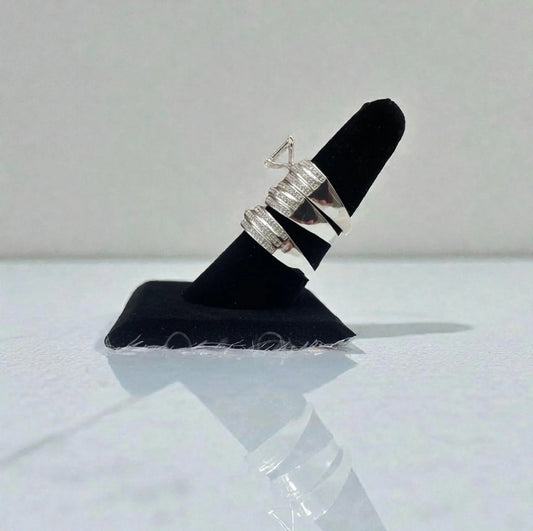 10K White Gold Diamond Luxury Trio Engagement Ring 0.85Ct Dia / 8.1gr / Size 7W/10M