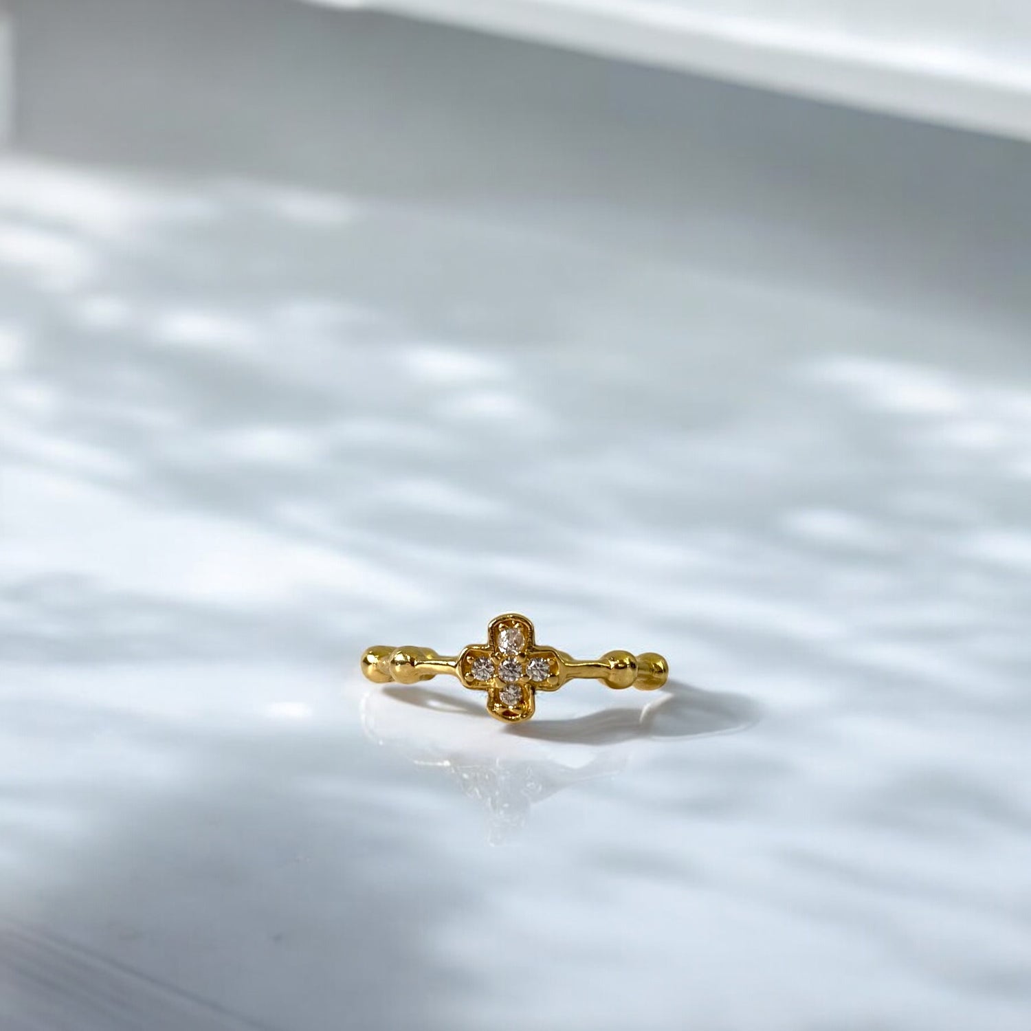 18K Yellow Gold Cross Stitches Ring With Zircons / 2.4gr / Size 6.5