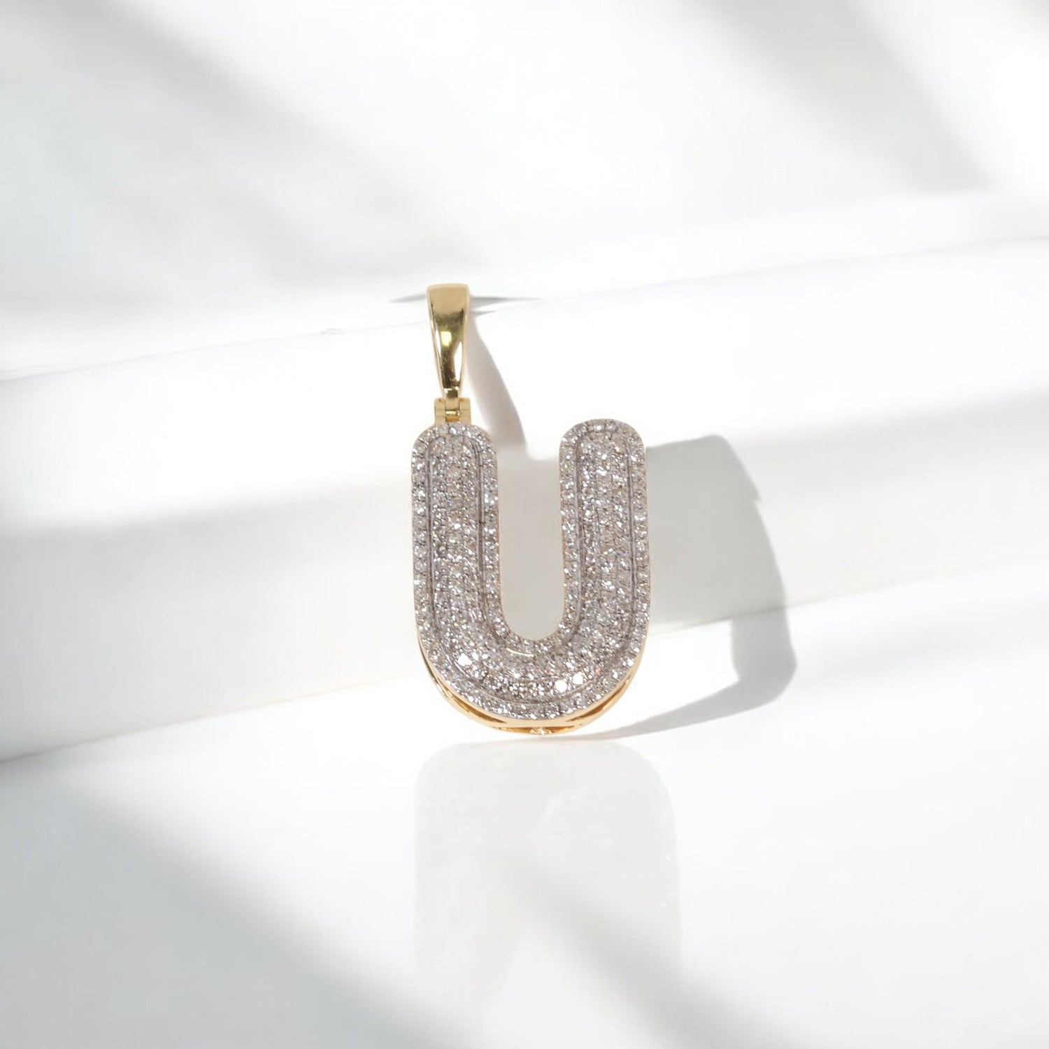 10K YG Diamond Letter U Pendant / 2.74gr / 1.1in / 0.49Wt Dia