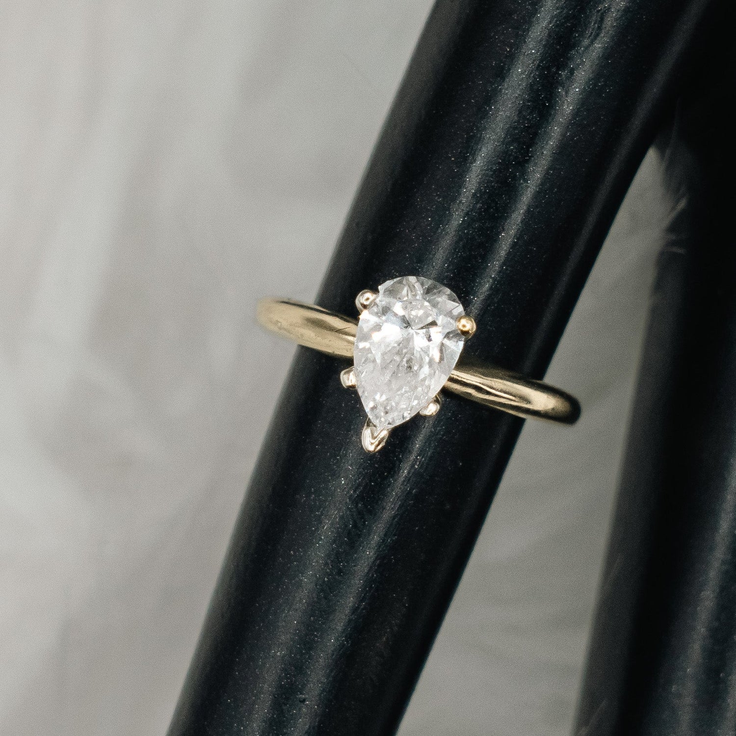 Pera Diamond Engagement Ring 14K Yellow Gold / 2.9gr / Size 5.5