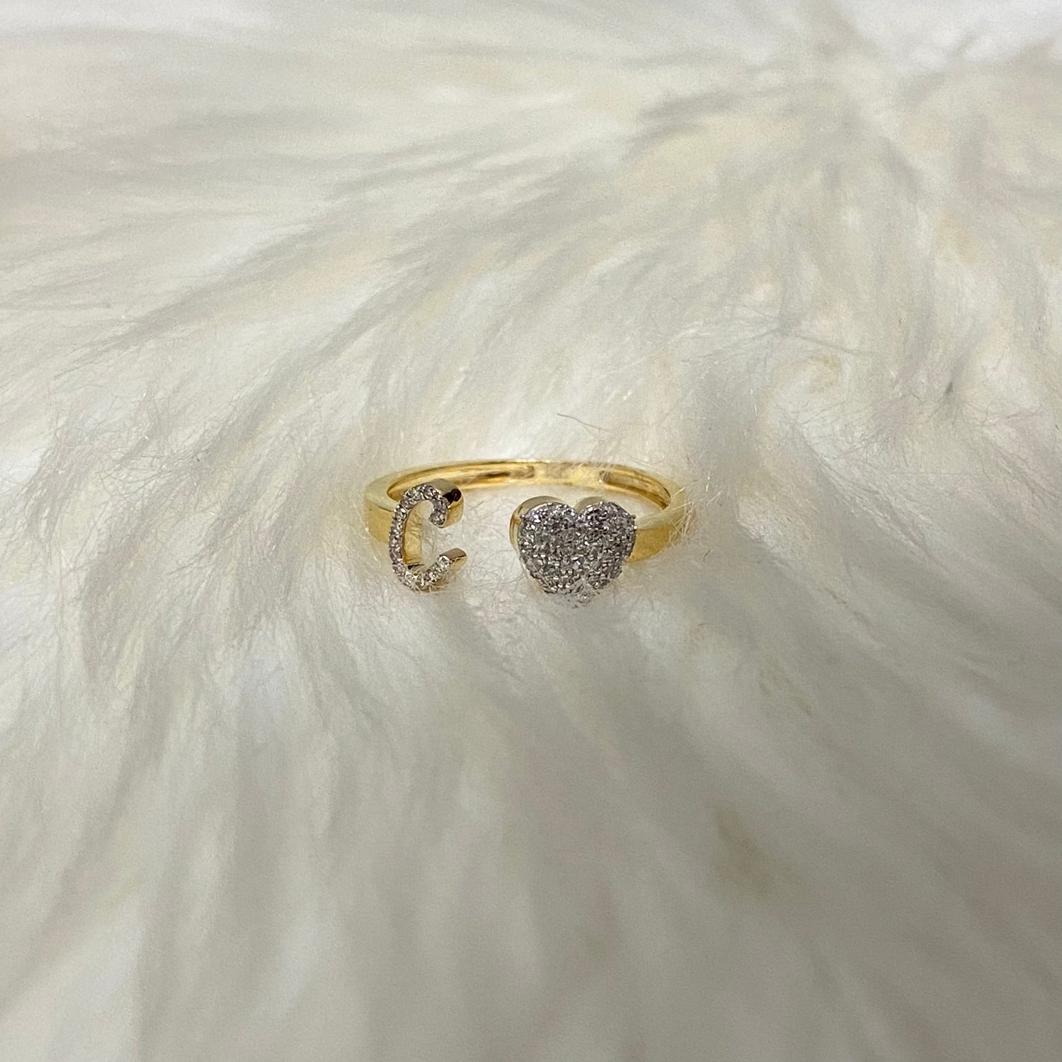 10K Yellow Gold Diamond Heart - Letter C Ring 0.18Ct Dia / 1.6gr / Size 6.5