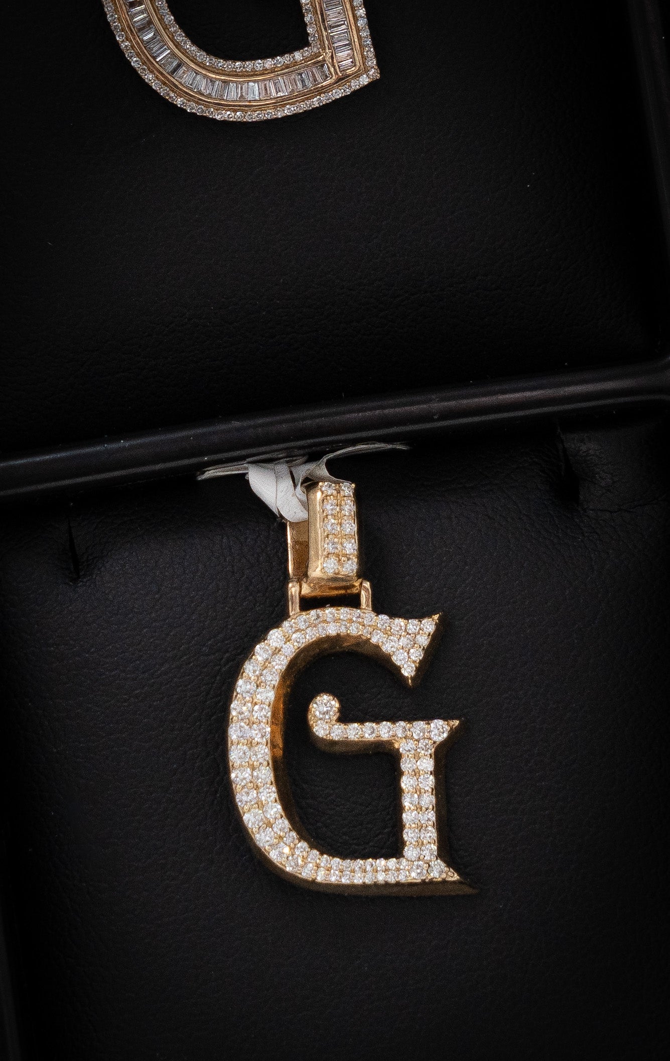 Letter G Pendant 14K Yellow Gold With Diamond / 3.9gr