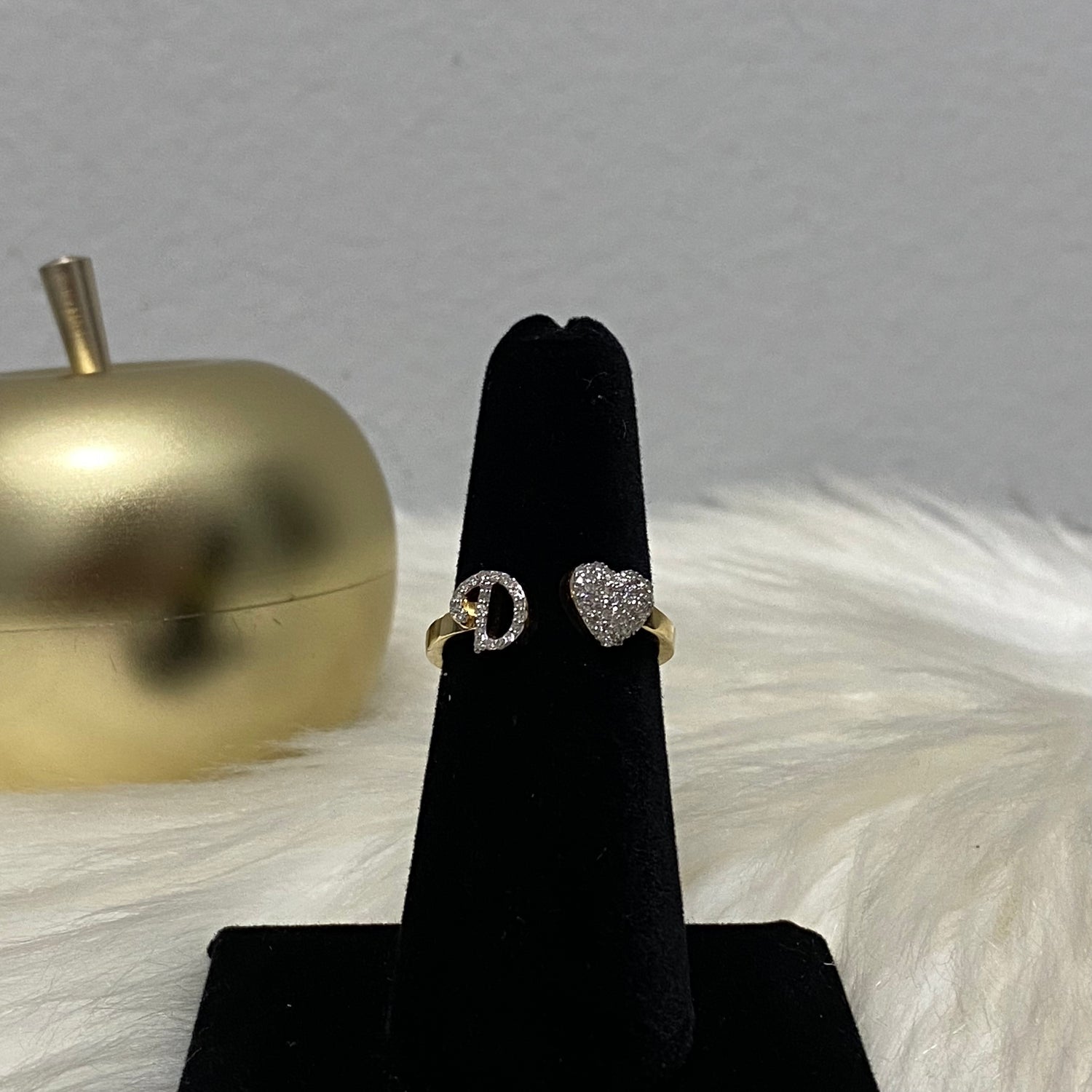 10K Yellow Gold Diamond Heart - Letter D Ring 0.20Ct Dia / 1.9gr / Size 7