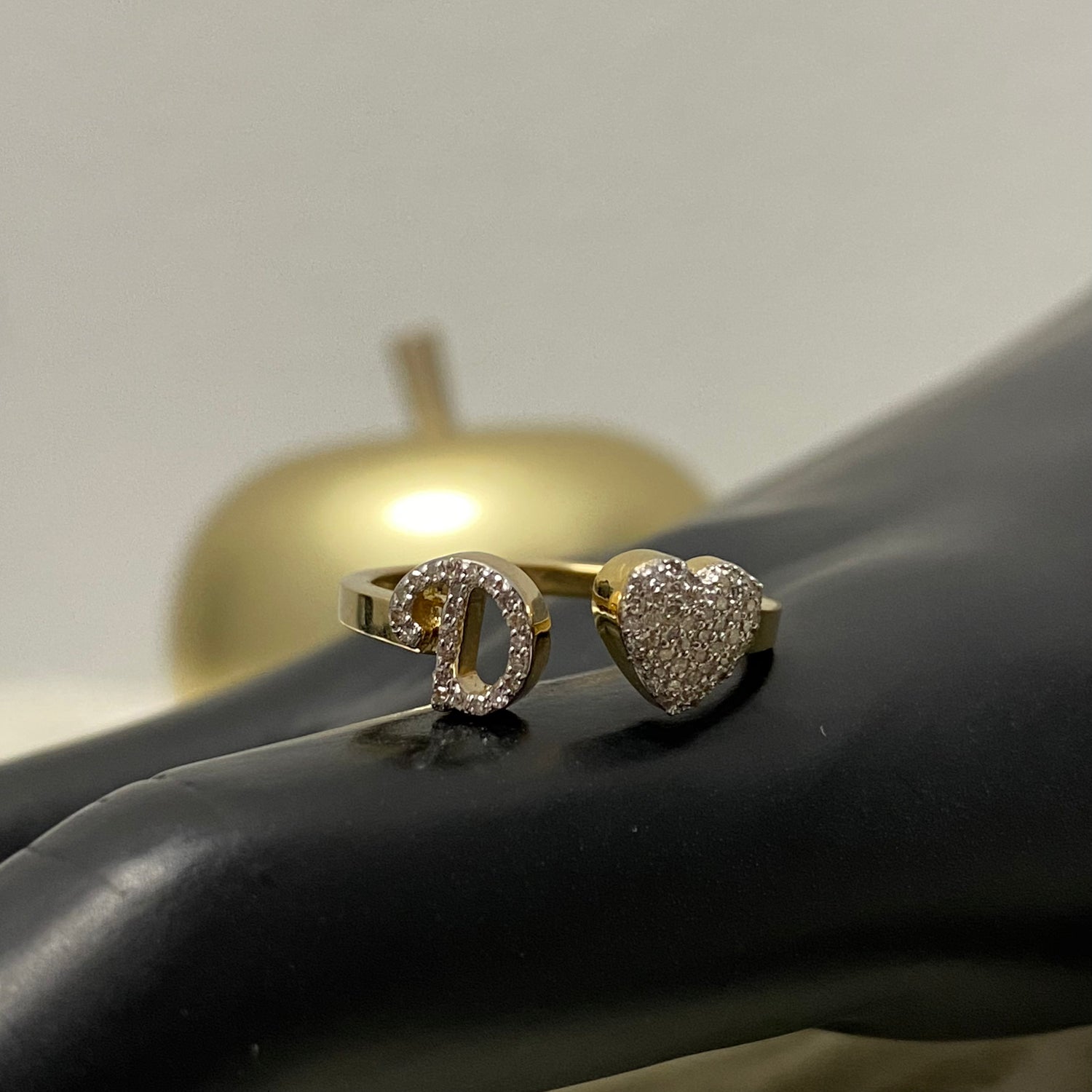 10K Yellow Gold Diamond Heart - Letter D Ring 0.20Ct Dia / 1.9gr / Size 7