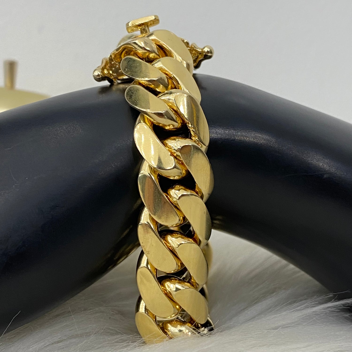 10K Yellow Gold Cuban Links Bracelet / 153.2gr / 16mm / 8.5in