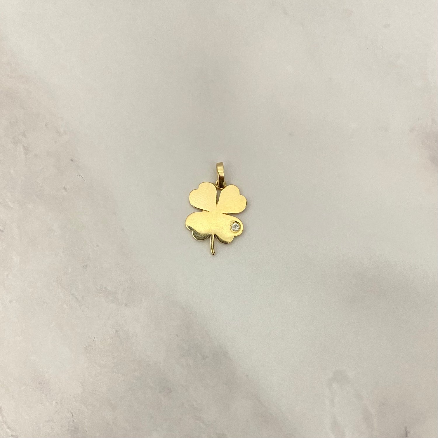 14K Yellow Gold Clover Pendant With Zircons / 1.3gr / 0.8in