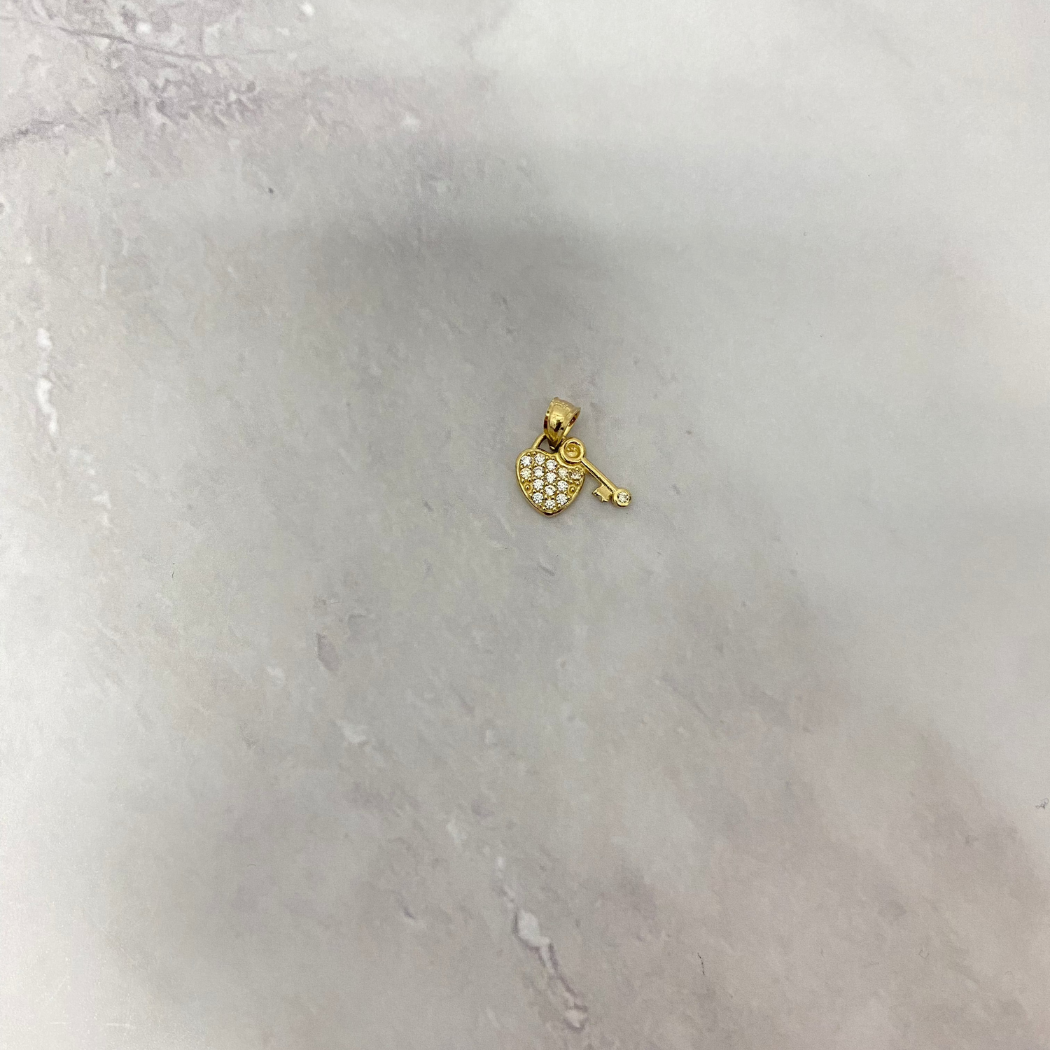 14K Yellow Gold Key Heart Lock Pendant With Zircons / 1.2gr / 0.5in