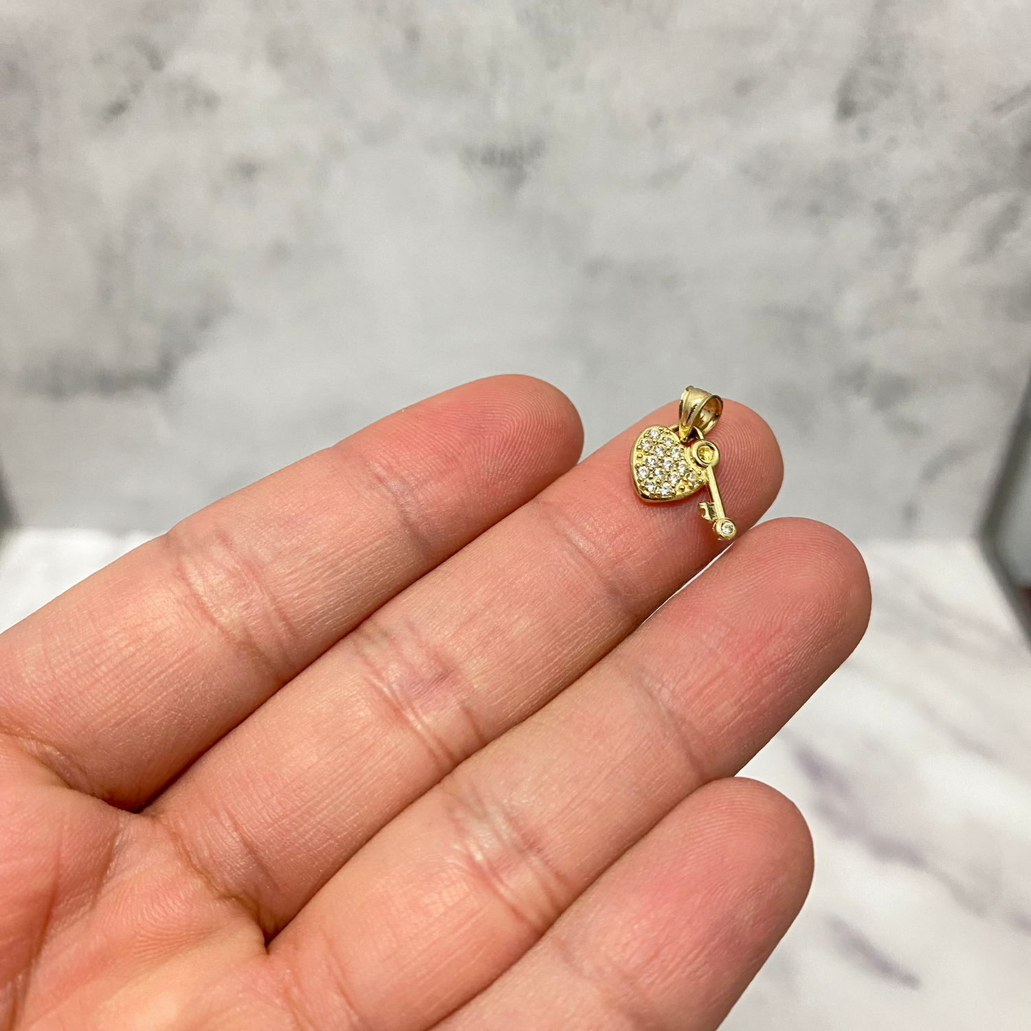 14K Yellow Gold Key Heart Lock Pendant With Zircons / 1.2gr / 0.5in