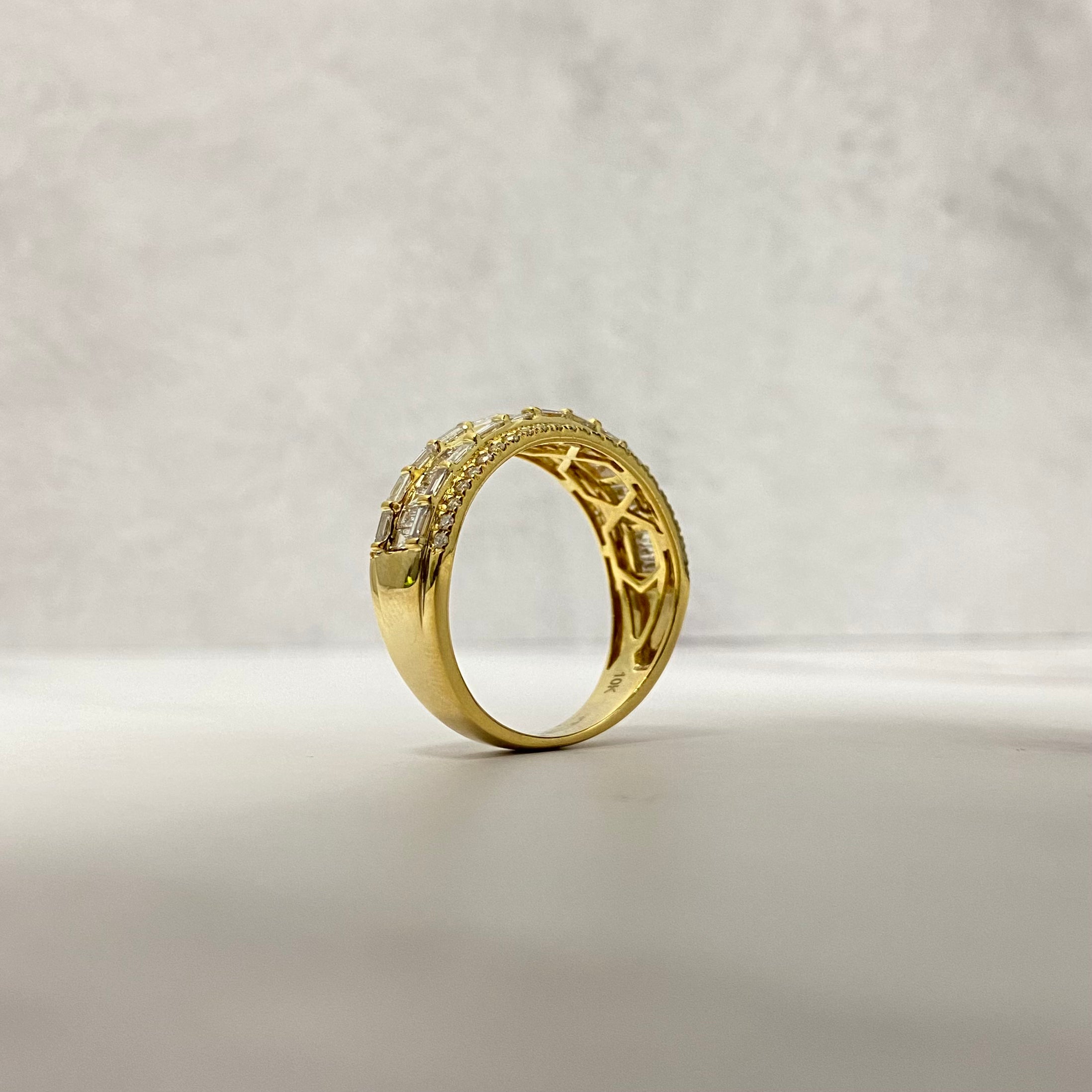 10K Yellow Gold Luxury Ring Ct Dia / 5.5gr / Size 10.5