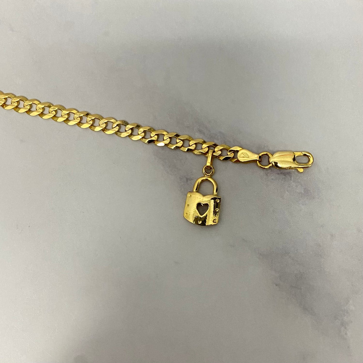 14K Yellow Gold American Cuban Link Bracelet With Charm / 5.8gr / 4.3mm / 7in