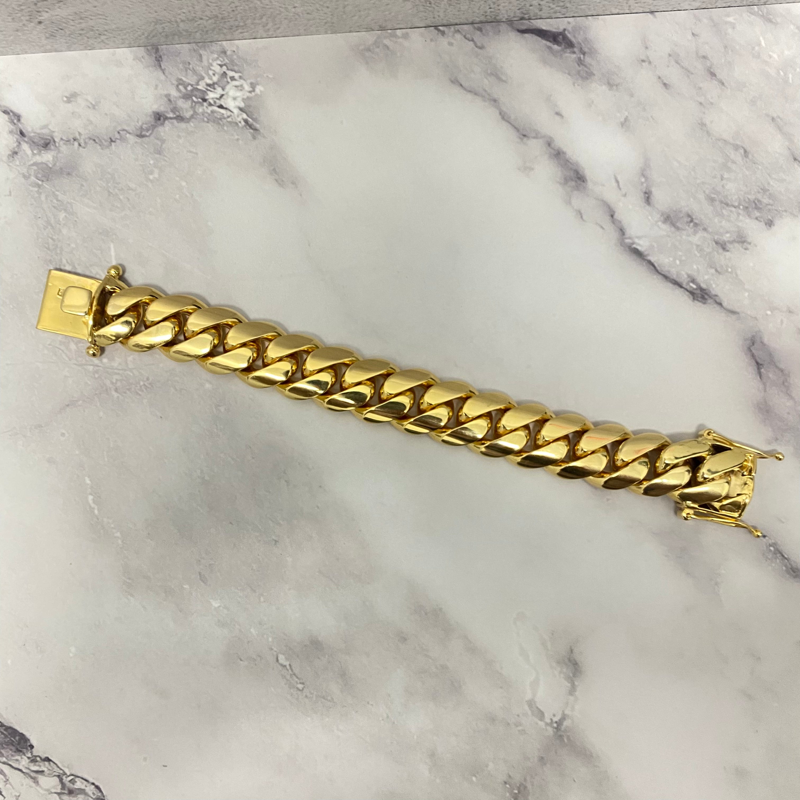 10K Yellow Gold Cuban Links Bracelet / 303.7gr / 8 3/4in / 22mm