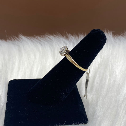 14K Yellow Gold Diamond Flower Engagement Ring Ct Dia / 1.9gr / Size 6