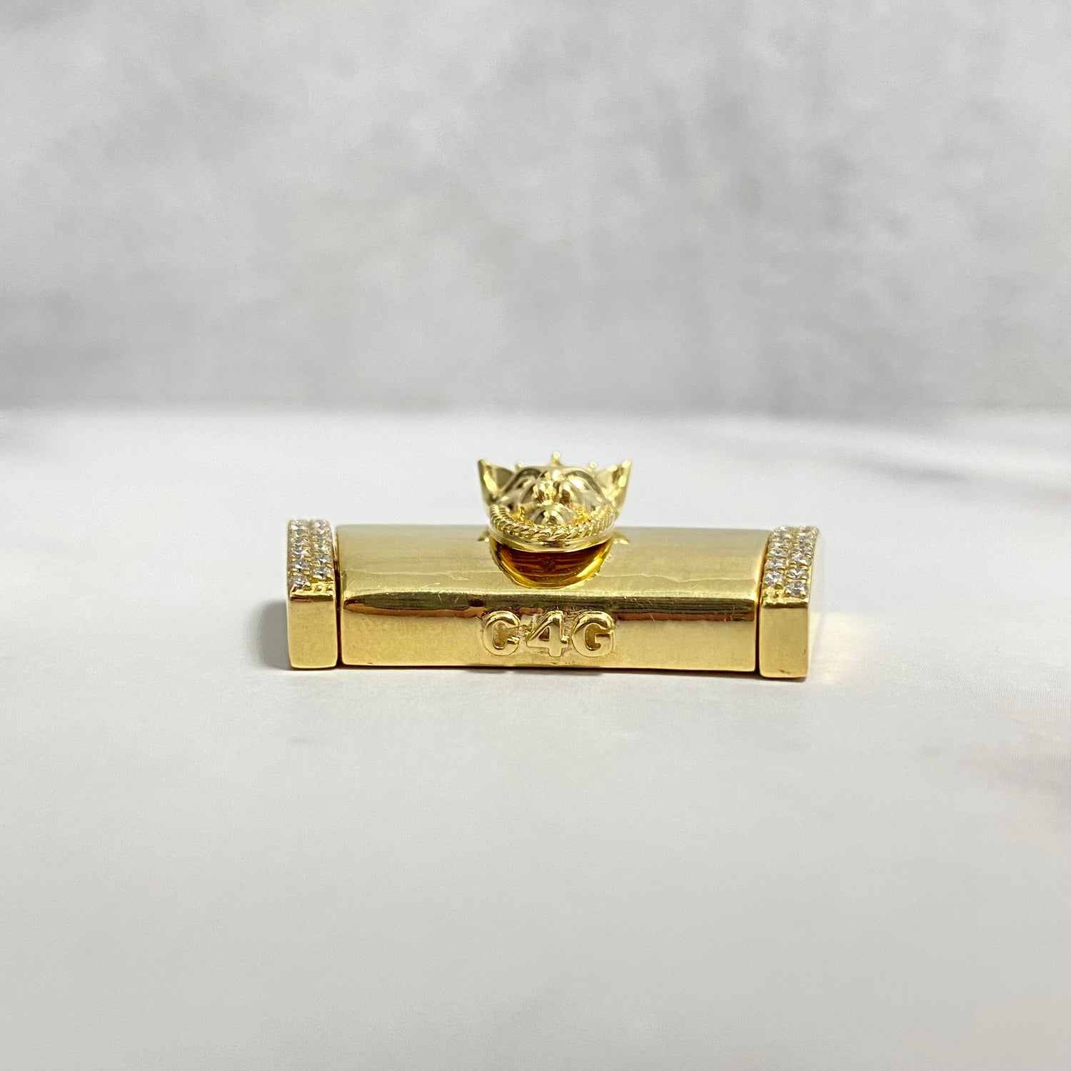 14K Yellow Gold Diamond On The Size Sleek Lock With Panther / 24.3gr / 17mm / 1.3in