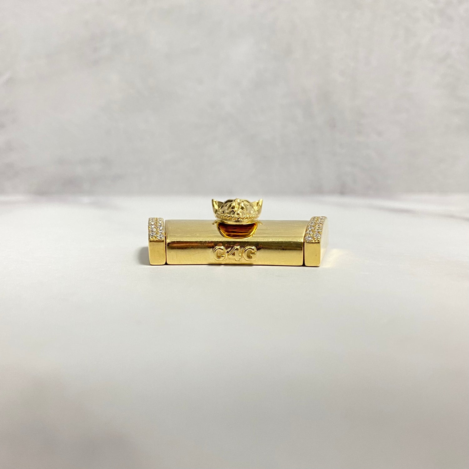 10K Yellow Gold Diamond On The Size Sleek Lock With Panther / 30.5gr / 19mm / 1.5in