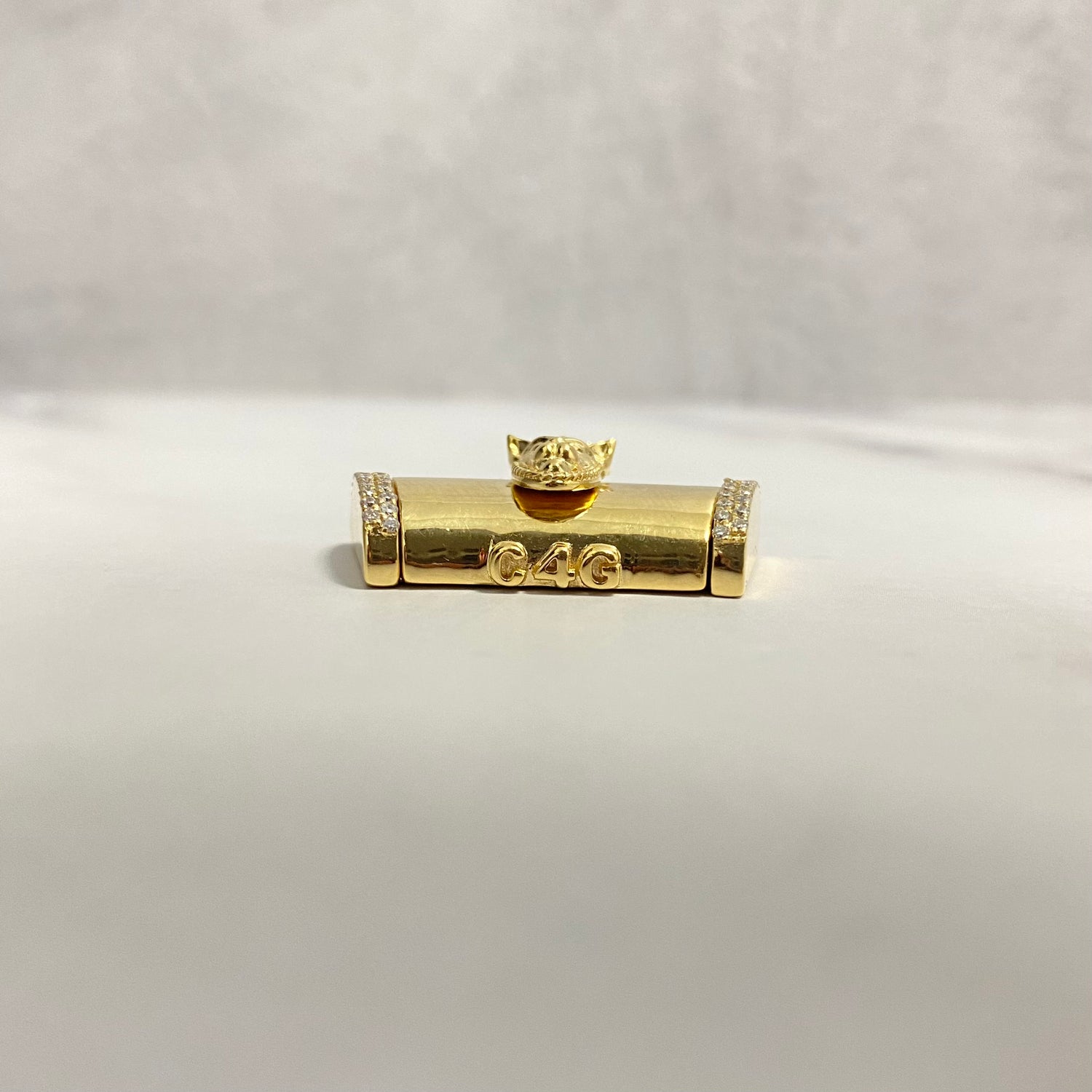14K Yellow Gold Diamond On The Size Sleek Lock With Panther / 16.4gr / 15mm / 1.1in