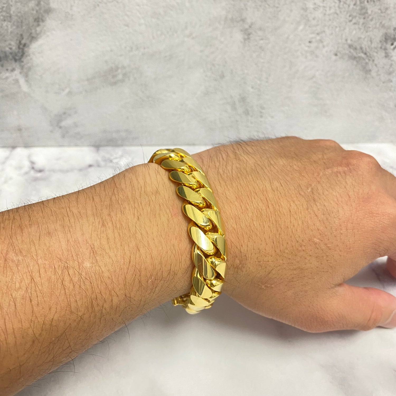 10K Yellow Gold Cuban Links Bracelet / 134.6gr / 15mm / 8in