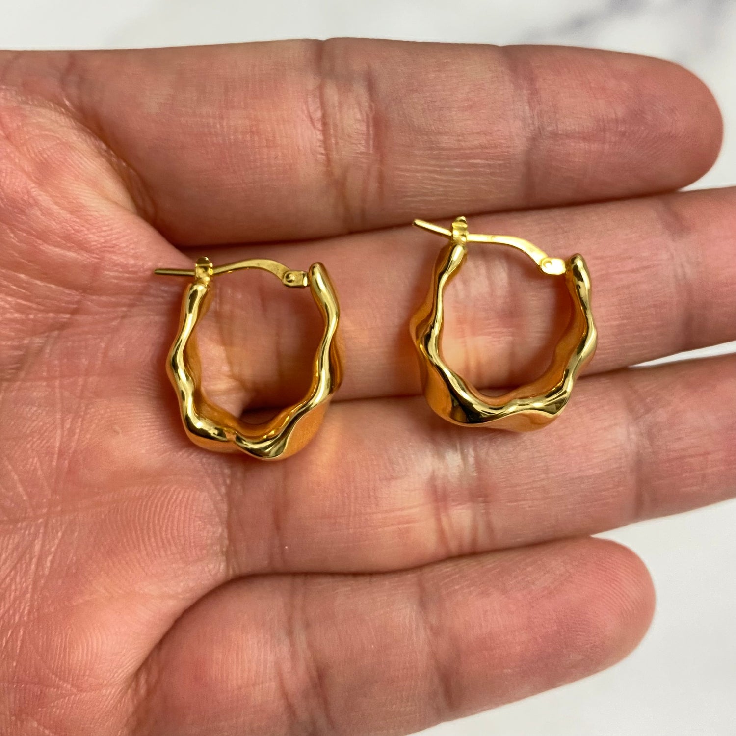 14K Yellow Gold Vinatge Hoop Earrings / 3gr / 0.6in