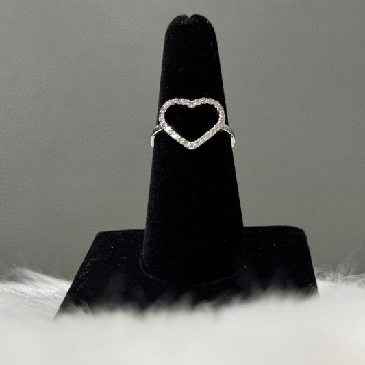 10K White Gold Diamond Heart Ring 0.28Ct Dia / 2.3gr / Size 7