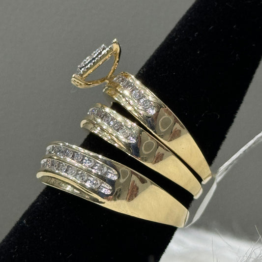 14K Yellow Gold Diamond Square Trio Engagement Ring 0.75Ct Dia / 11.4gr / Size 7.5W/10.5W