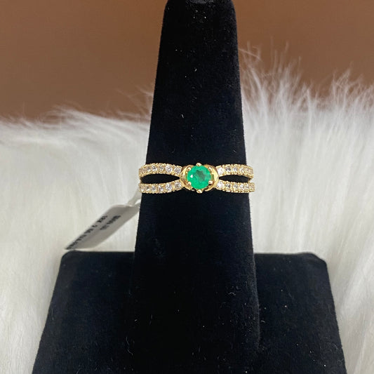 18K Yellow Gold Diamond Fashion Ring Ct Dia/Emerald / 2.5gr / Size 7 1/2